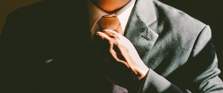 蘇州定制一套西裝多少錢？西裝定制好還是買品牌的好？